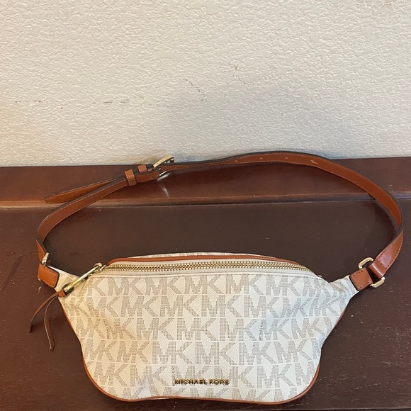 Michael Kors Michael Rhea Zip-top Extra Small Belt Bag In Vanilla Fanny Pack - Picture 1 of 7